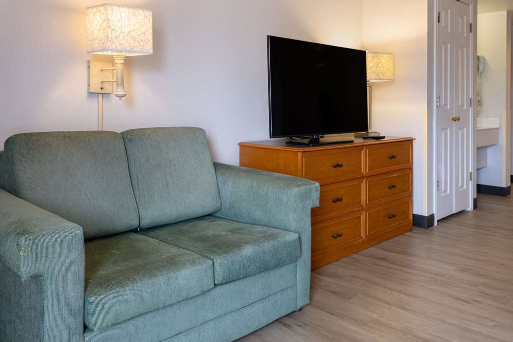 La Quinta by Wyndham Kingsport Tri Cities Airport - photo 28