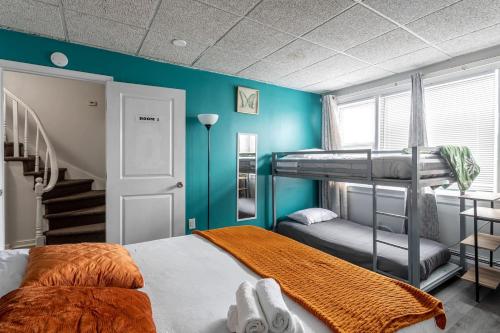Spacious 4BR 1BA Duplex Apartment Near NYC — 4-Star Luxury Hotel in Bayonne, United States