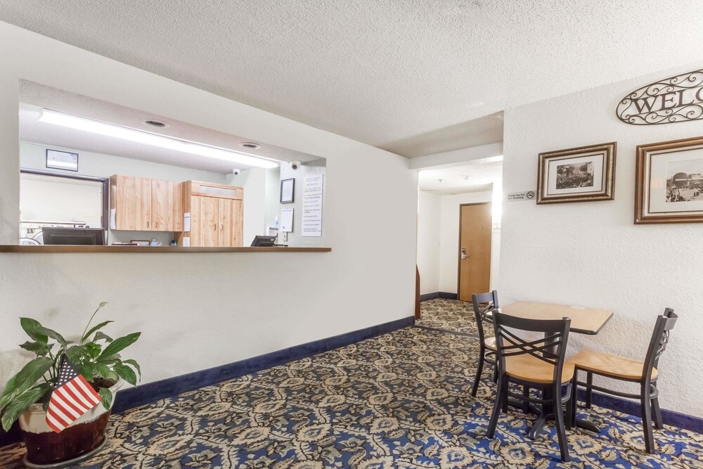 Super 8 by Wyndham Norwich - photo 2