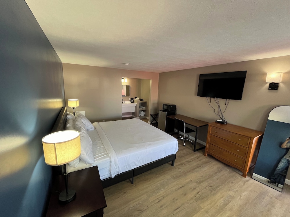 Valley Inn and Suites - photo 36