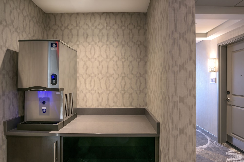 Hampton Inn & Suites Worcester - photo 44