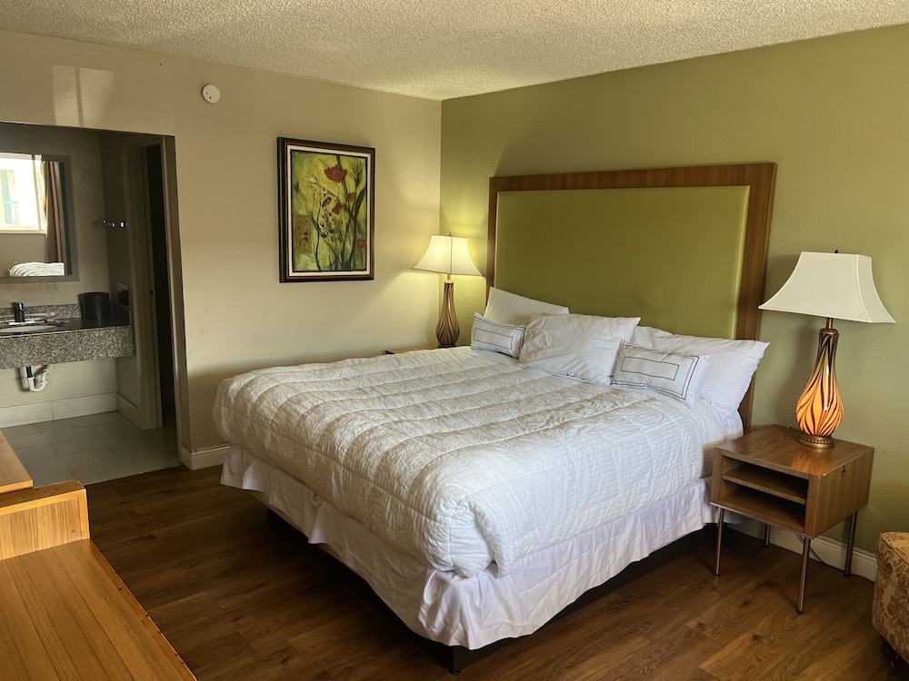 Baymont by Wyndham Odessa Highway 80 - photo 13