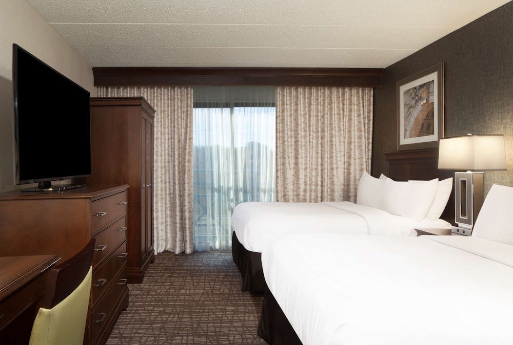 Embassy Suites by Hilton Philadelphia Airport - photo 18