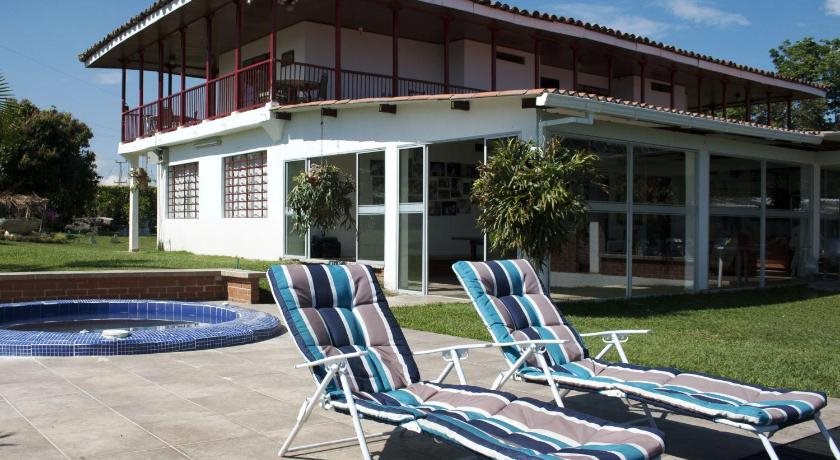 Finca Hotel Villa Clara — hotel in Chinchina