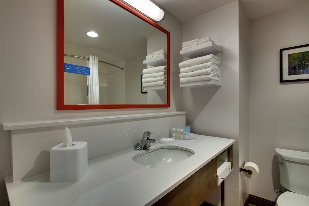 Hampton Inn & Suites Southport - photo 32