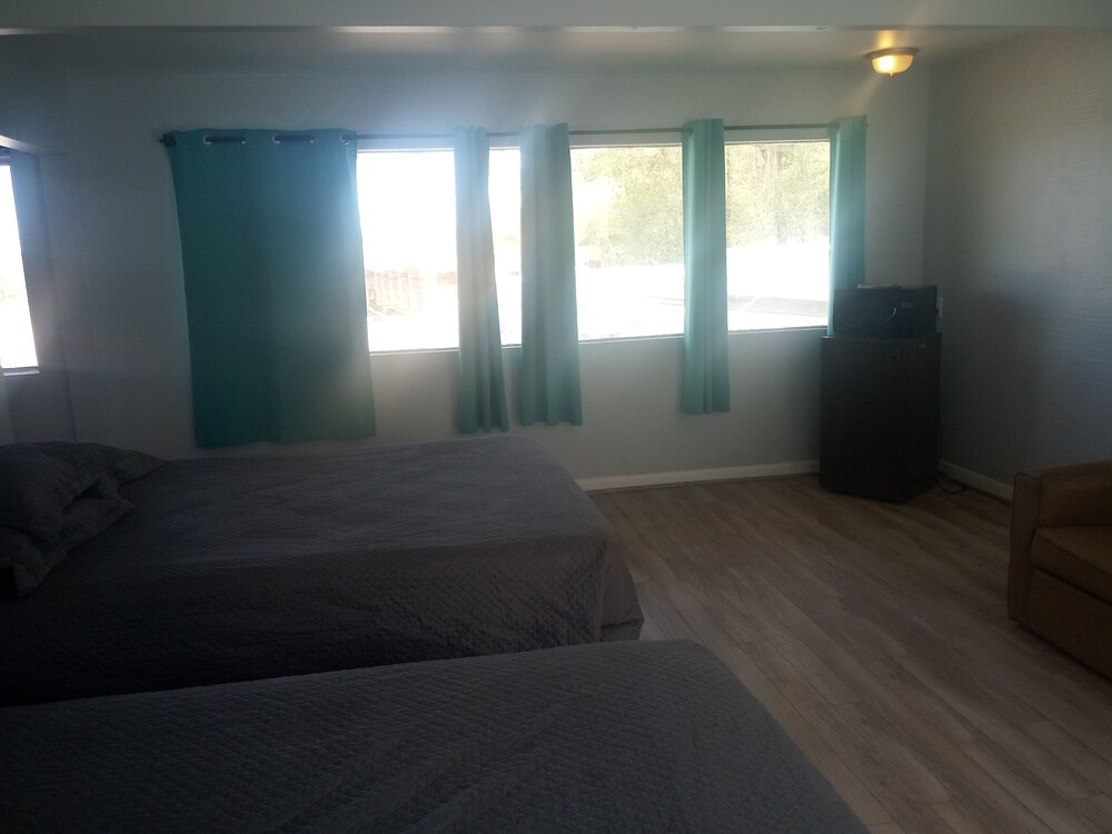 La Fun Motel - photo 13