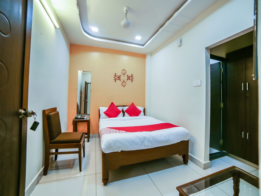OYO 13909 Kartikeya Grande in Guntur, India