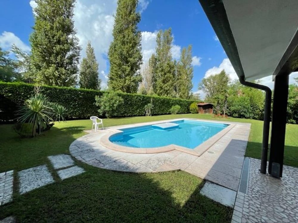 Charming Villa With Pool in Albarella — 4-Star Luxury Hotel in Rosolina, Italy