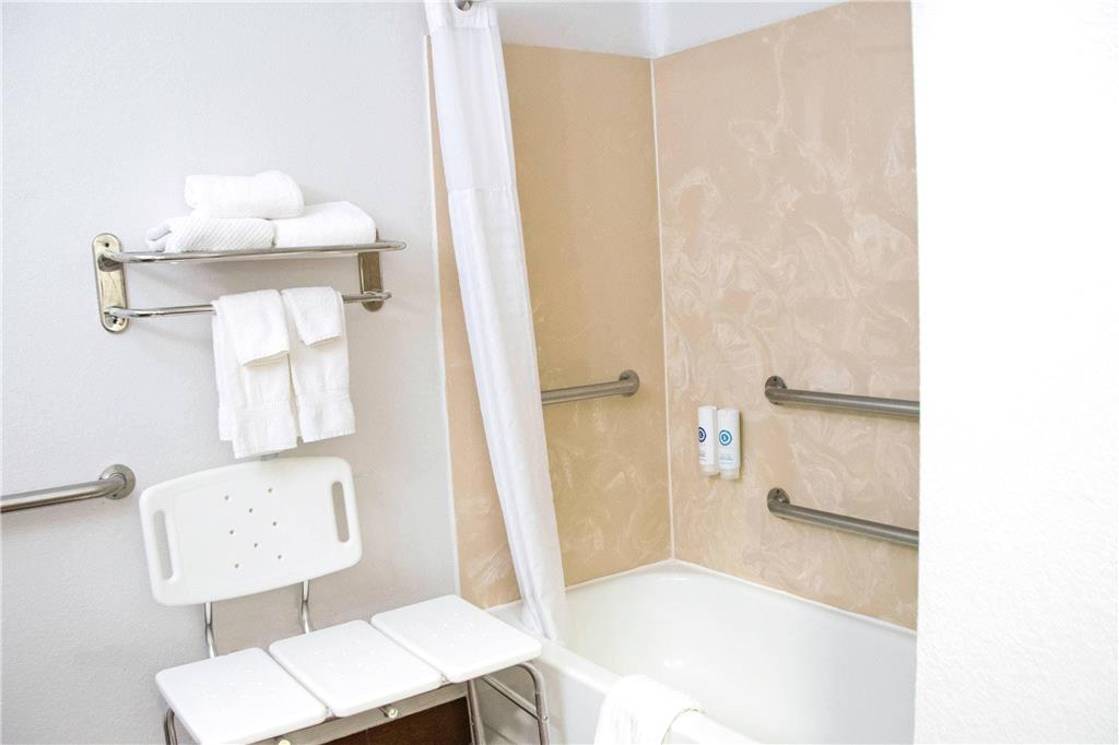 Comfort Inn & Suites Coralville Iowa City near Iowa River Landing - photo 25