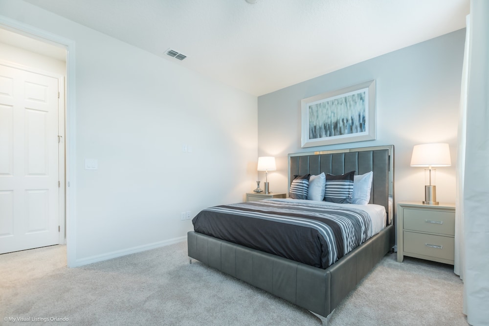 Beautiful 4 Bed With Pool & Spa - photo 7