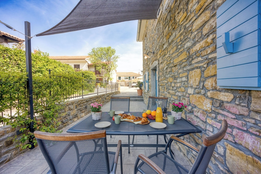 Istrian Casa Pr Marici Sweet Jasmine — 4-Star Luxury Hotel in Koper, Slovenia