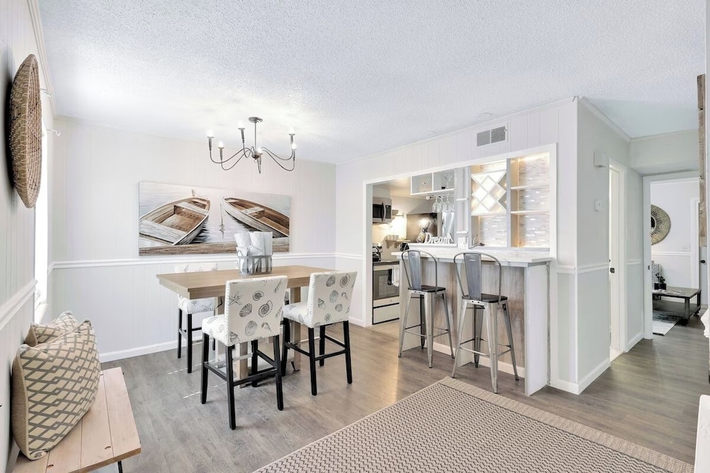 Central Hilton Head Retreat 2BR Near Beaches — hotel near Hilton Head Airport
