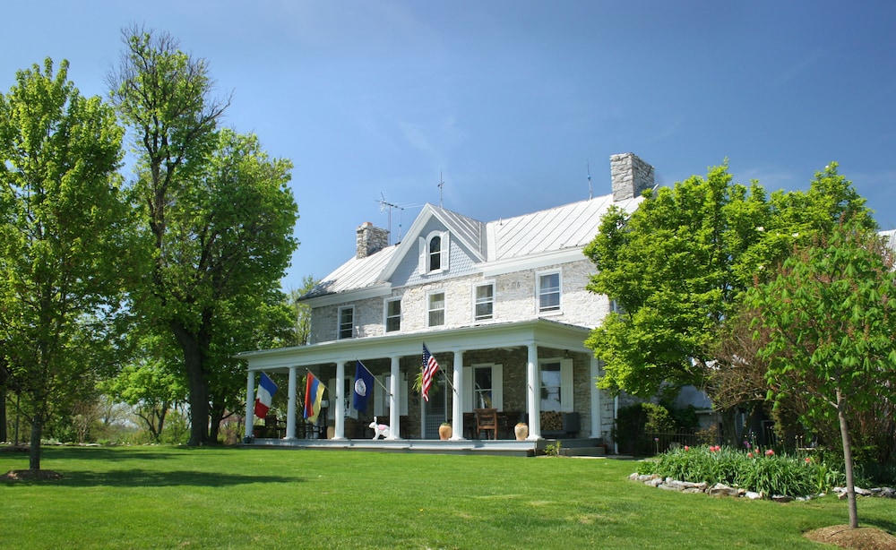 L'Auberge Provencale Inn & Restaurant — 4-Star Luxury Hotel in Stephens City, United States