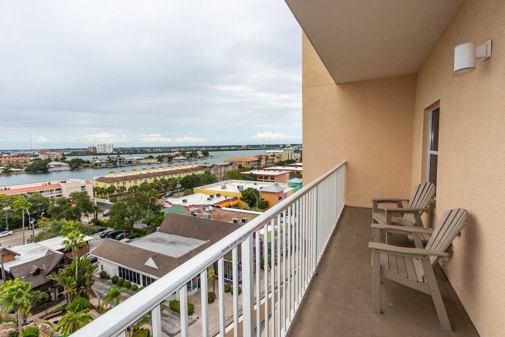 Hampton Inn & Suites Clearwater Beach - photo 30