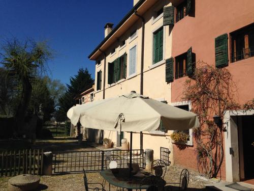 Agriturismo Corte Pellegrini — 4-Star Luxury Hotel in San Martino Buon Albergo, Italy