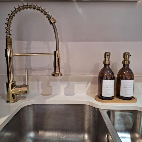 Home at Highgrove Private Garden & Parking