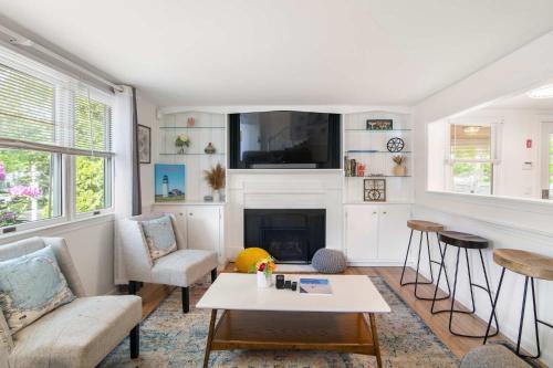 Deeded Pond Access Ping Pong in Harwich, United States