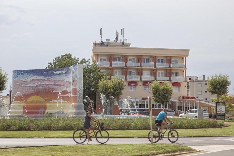 Hotel Silvia — Castello D Empuries