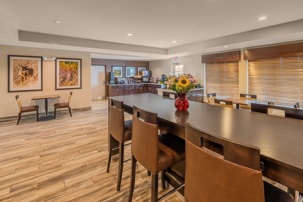 Landmark Suites - photo 23