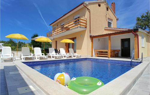 3 Bedroom Beautiful Home In Muntic — 4-Star Luxury Hotel in Liznjan, Croatia