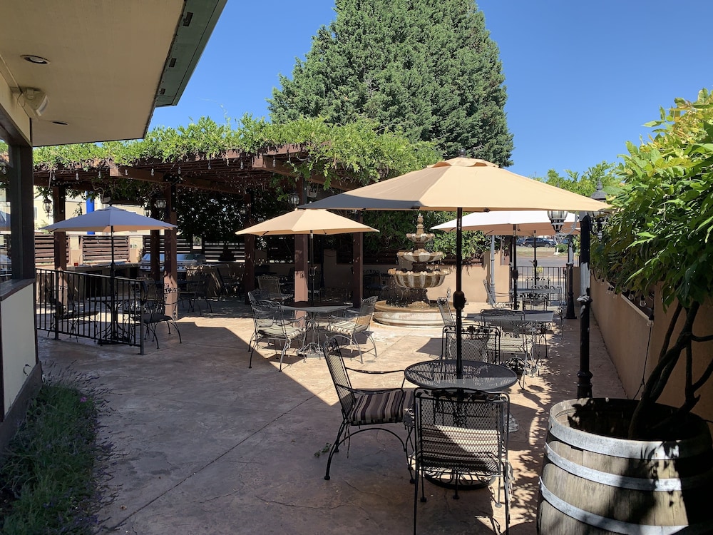 Rogue Regency Inn Medford Airport - photo 23