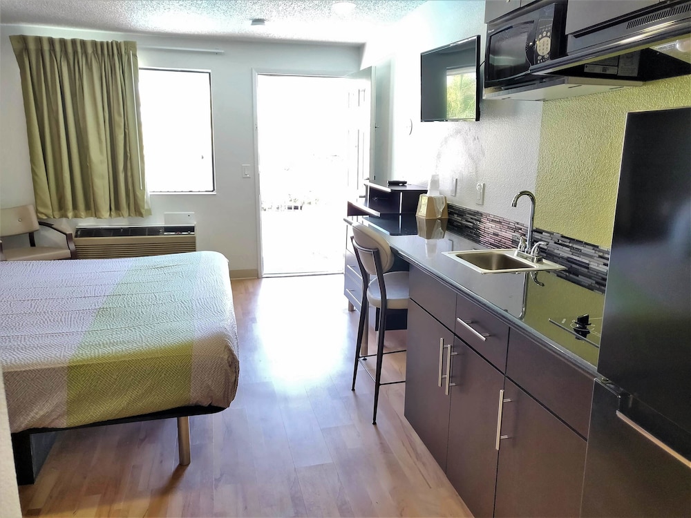 Studio 6 Fresno CA Extended Stay - photo 8
