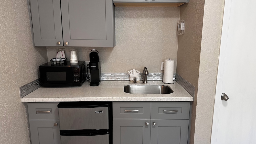 The Coastal Inn and Suites - photo 101