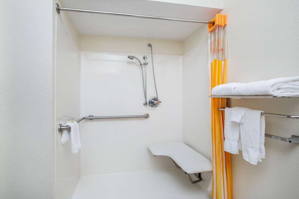 La Quinta Inn & Suites by Wyndham Tulare - photo 20