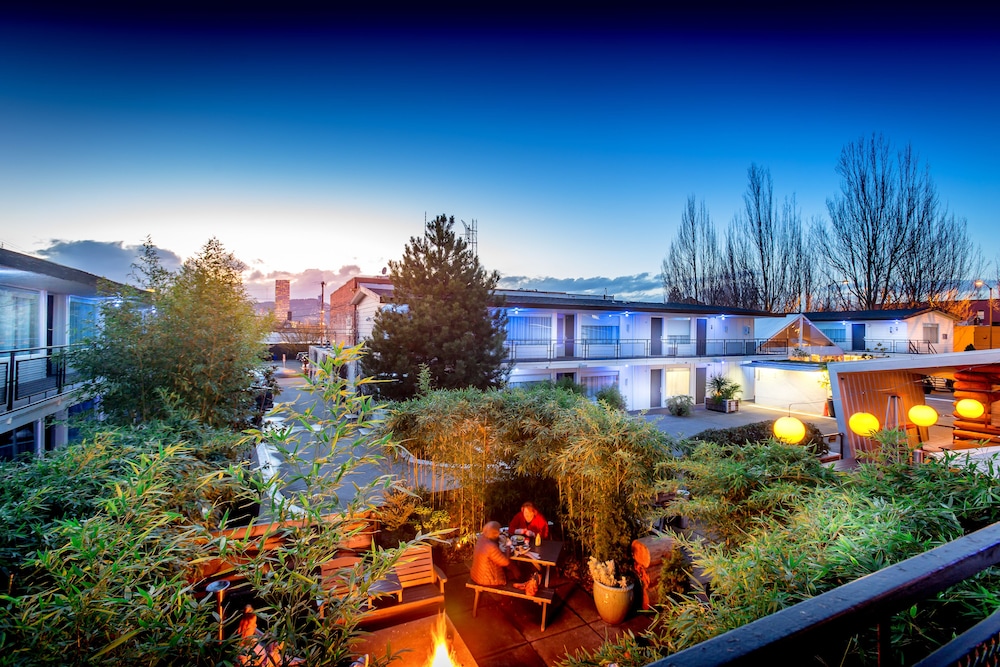 Jupiter Hotel - featured photo