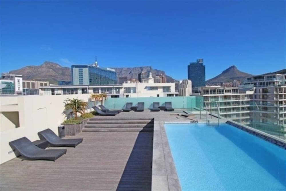 Harbour Bridge Whosting - carbon neutral hotel in Cape Town