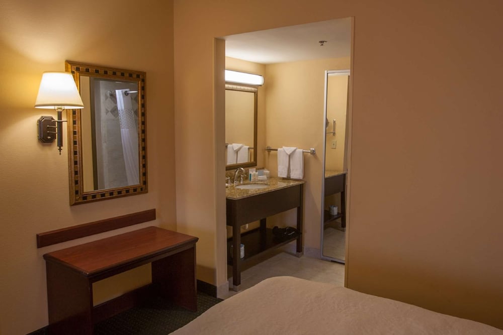 Hampton Inn & Suites Stillwater - photo 23