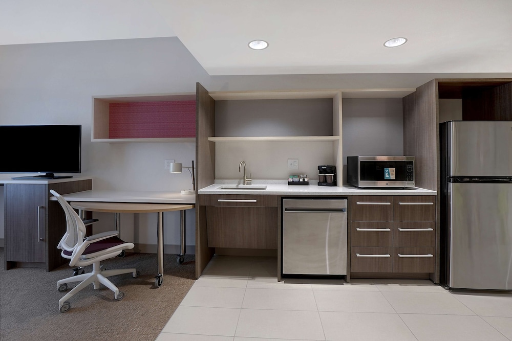 Home2 Suites by Hilton Lakewood Ranch - photo 13