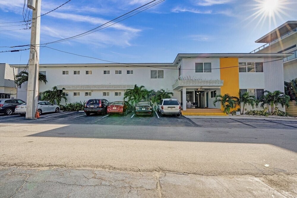 Coastal Studio by Hollywood Beach Boardwalk - photo 20