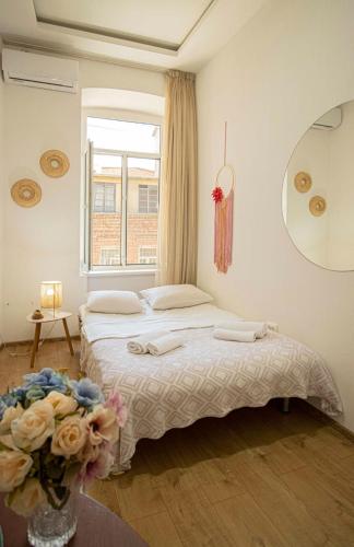 Cozy Studio Apartment In the Center By Wehost