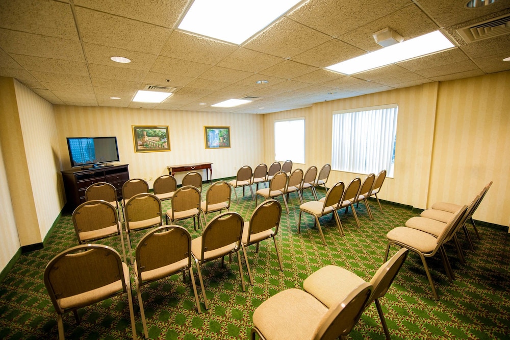 Greystone Inn and Suites - photo 23