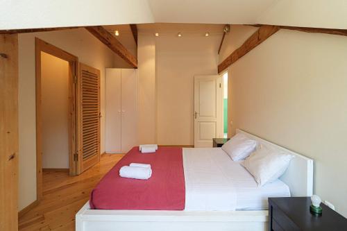 Bright 3BR Apartment in Old Tbilisi by Wehost