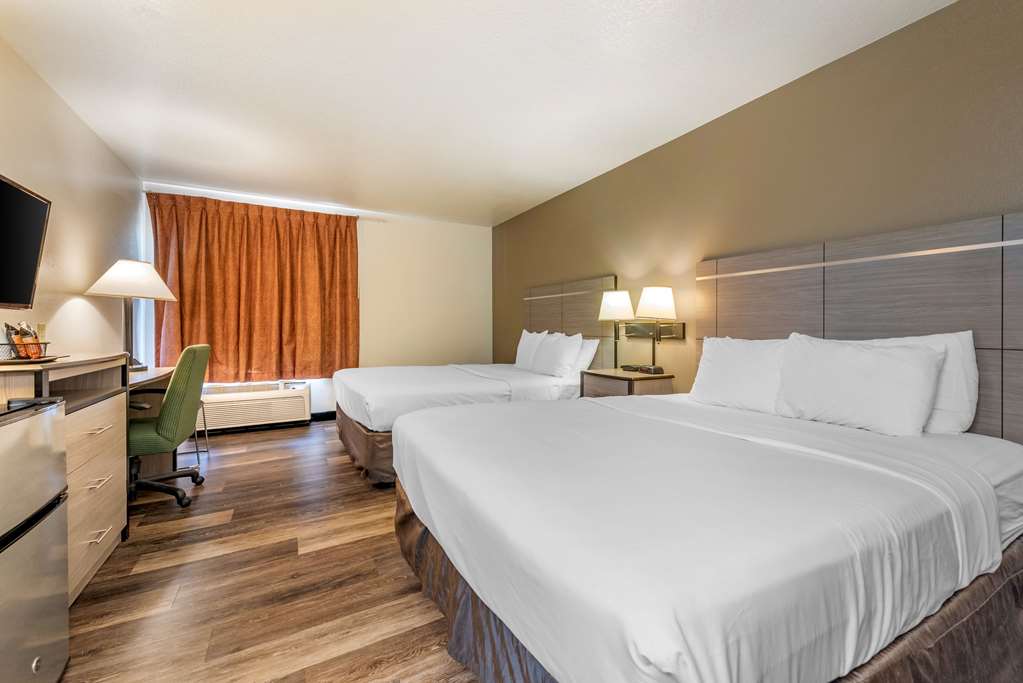 Econo Lodge Pueblo North - photo 12