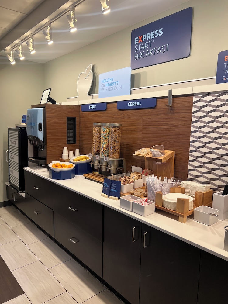Holiday Inn Express Hotel & Suites Beatrice by IHG - photo 112