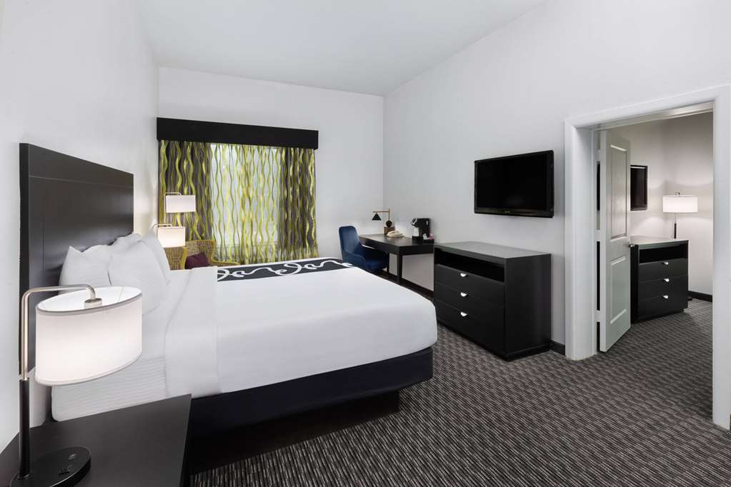 La Quinta Inn & Suites by Wyndham Austin Cedar Park - photo 32