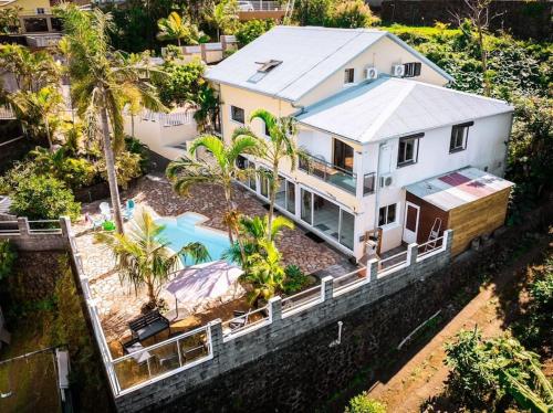 Grande maison pour 20 personnes avec 8 chambres piscine billard et BBQ — 4-Star Luxury Hotel in Saint-Joseph, Réunion