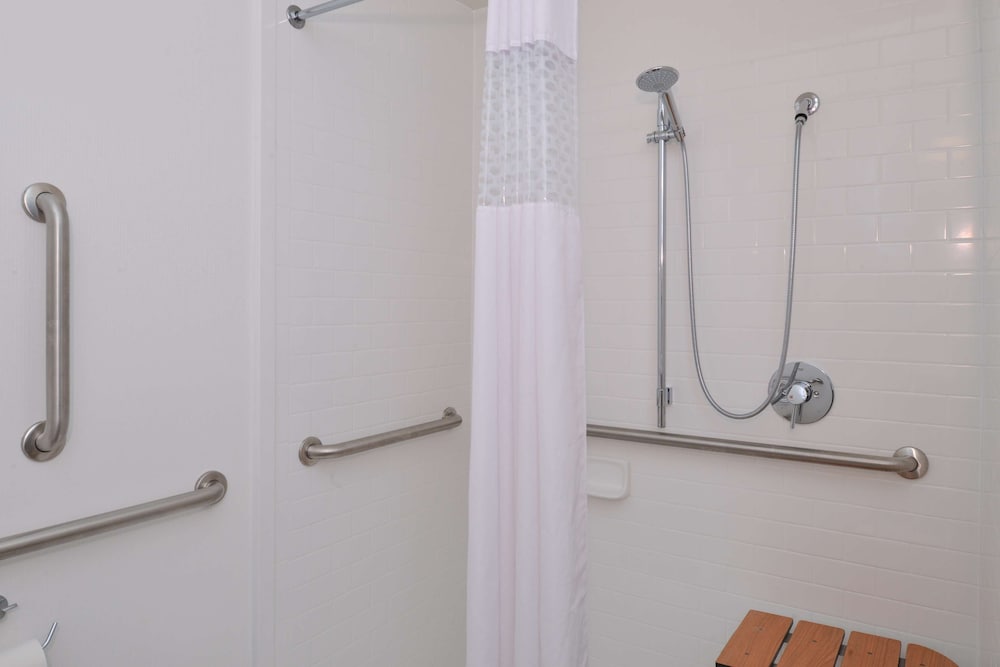 Hampton Inn Carbondale - photo 18