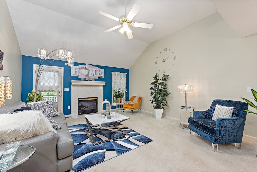 Beautiful Townhome 11 Minutes To Downtown Kansas City Mo in Kansas City, United States