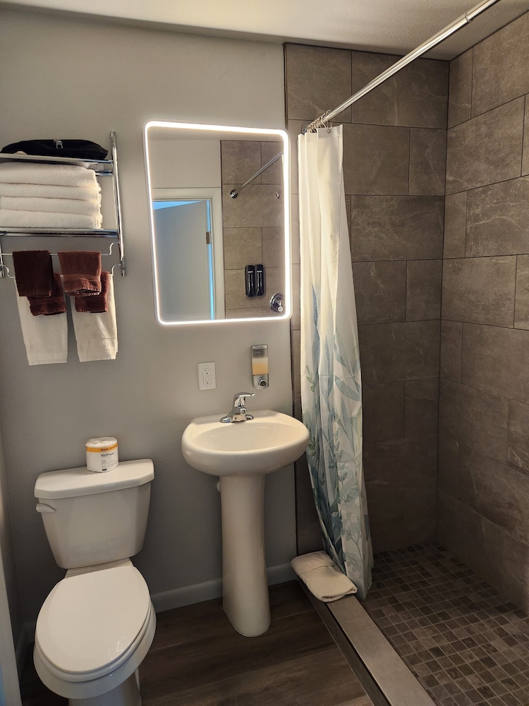 Aquarius Inn - photo 26