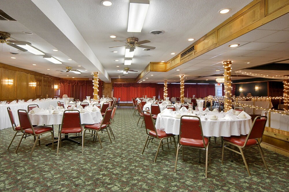 Ramada by Wyndham Pittsburgh New Stanton - photo 20