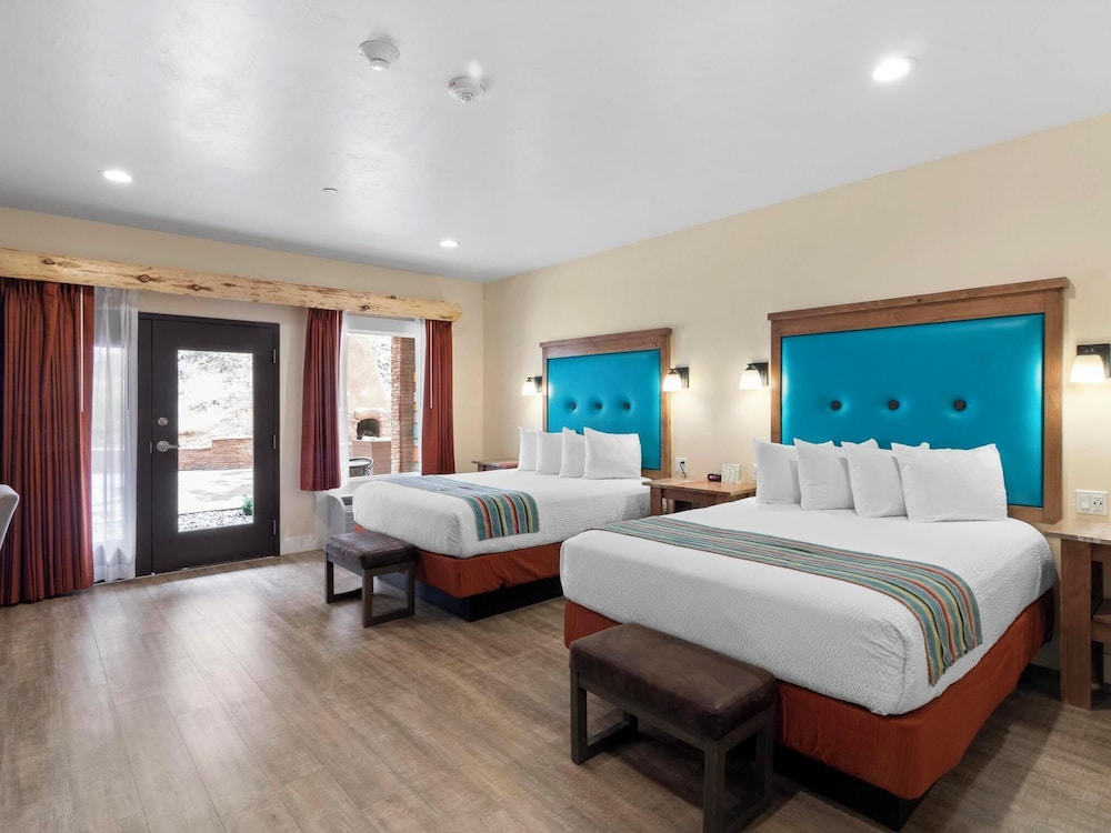 Bluff Dwellings Resort - photo 12