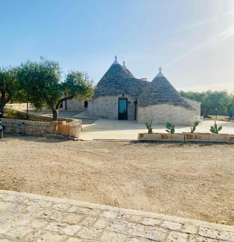 I Trulli del Vagabondo Complex of Trulli with Private Pool