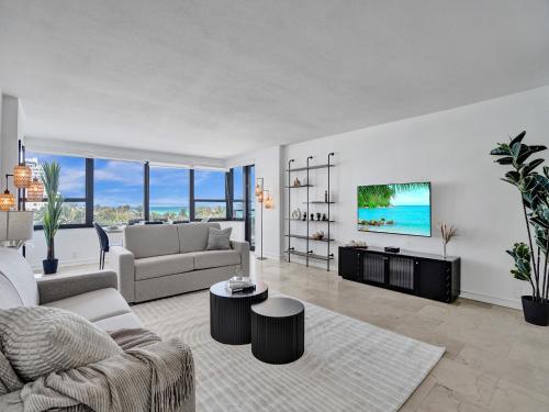 Oceanfront Haven Retreat Beach Service 502 — 4-Star Luxury Hotel in Miami Beach, United States