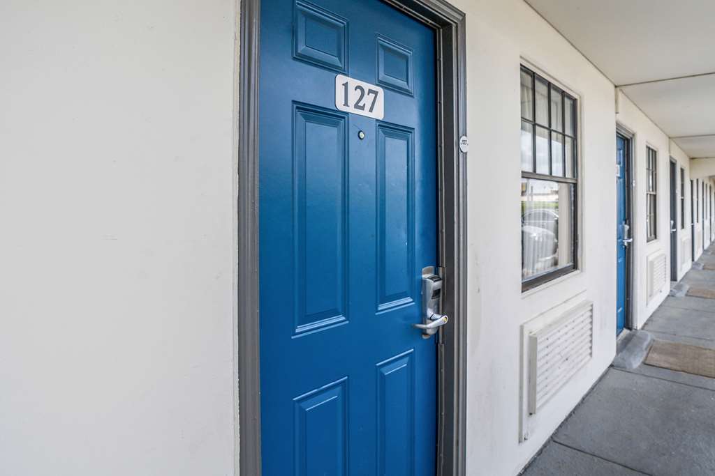 Motel 6 Dallas TX Market Center - photo 14