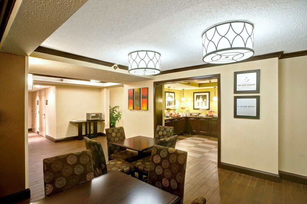 Hampton Inn College Station - photo 4