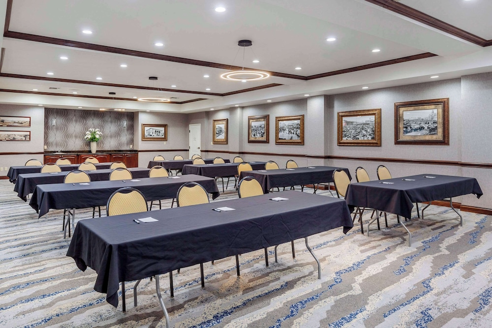 Clarion Pointe Sulphur Springs - photo 48